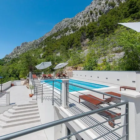 Vista Mit Privatem Pool